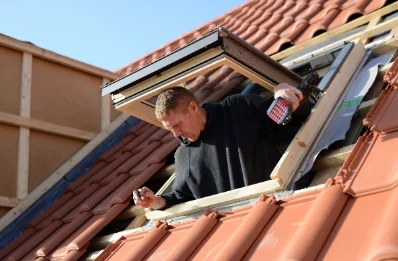 Pose de fenêtres de toit Velux à Yversay